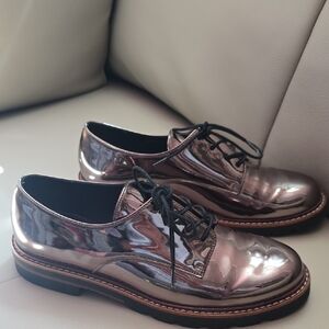 Stuart Weitzman Shiny Bronce Oxfords
